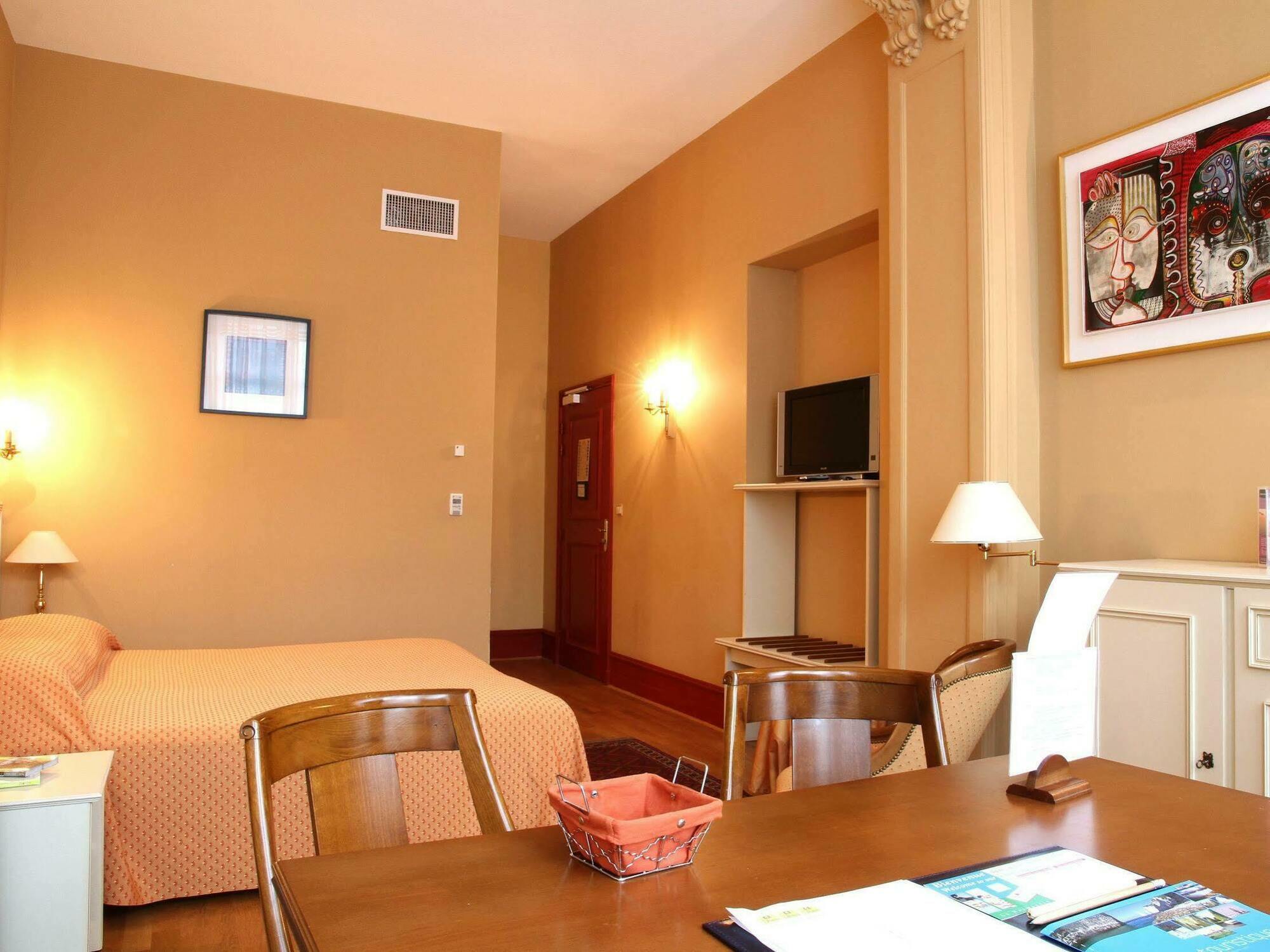 Ermitage Bouquet Hotel รูออง ภายนอก รูปภาพ